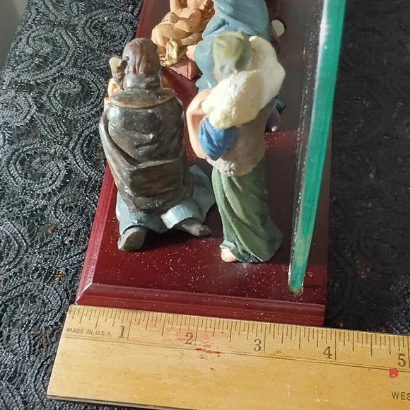 NATIVITY THREE KINGS FIGURINES ON WOOD WITH GLASS - Picture 4 of 6